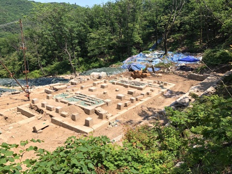 고양시와 경기문화재단이 기초정비하고 있는 북한산성 행궁지 모습