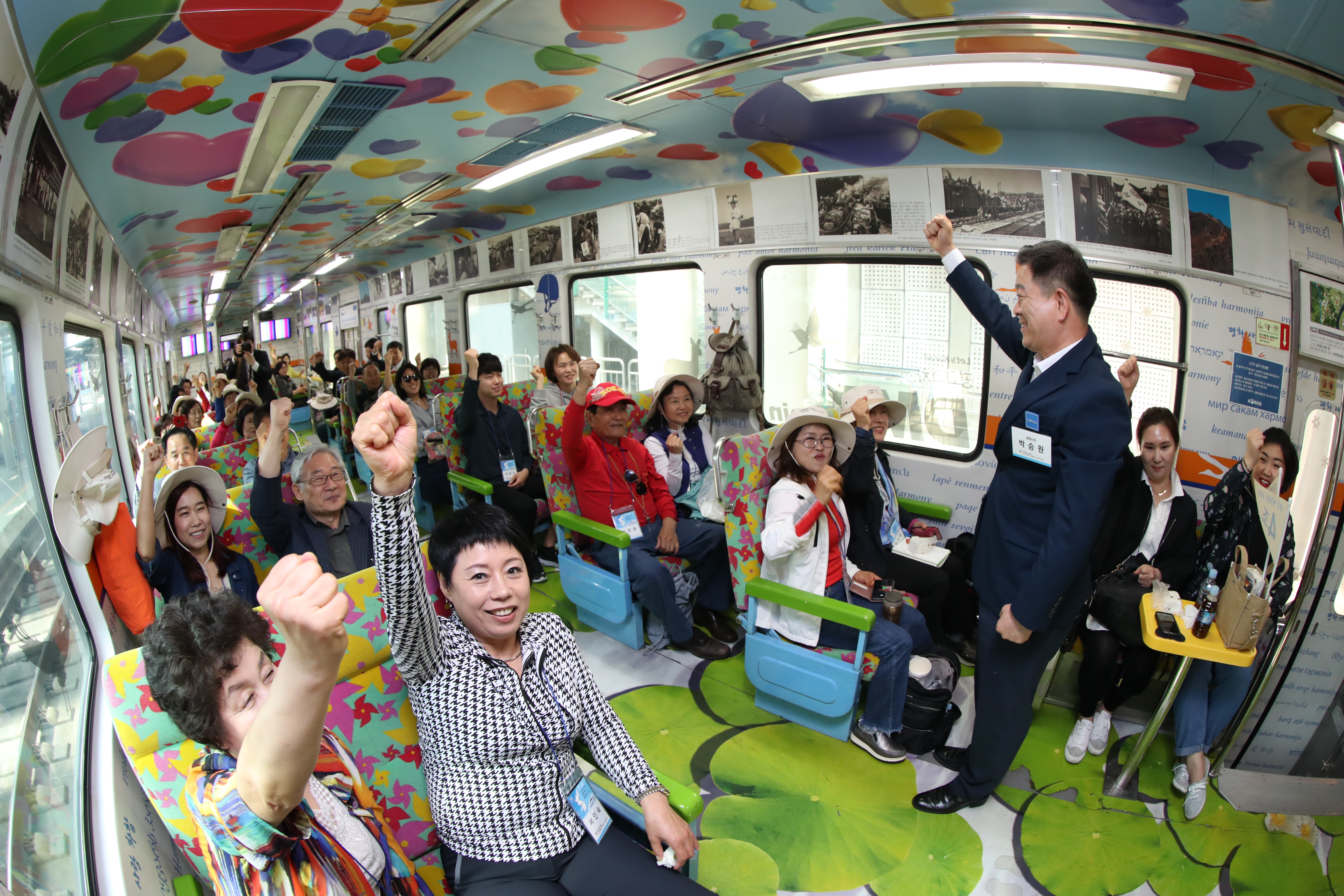 광명시가 5월 14일 ktx광명역의 남북평화철도 출발역 지정을 기원하는 dmz특별열차기행 행사를 가졌다