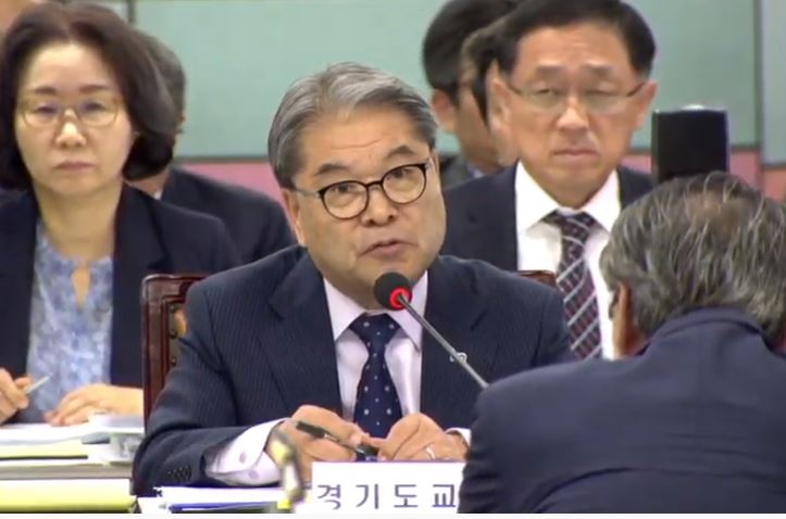 국회 교육위원회의 수도권 교육청 국정감사에서 이재정 경기도교육감이 답변하고 있다.